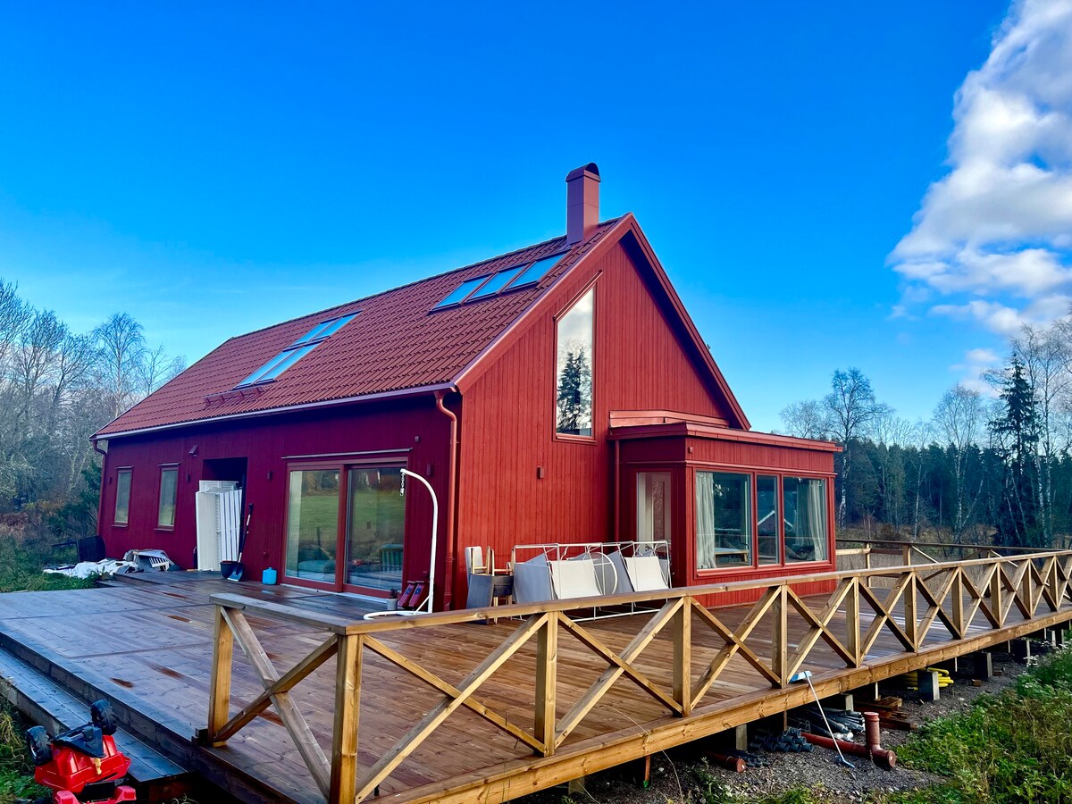 Nybyggt hus med närhet till bad