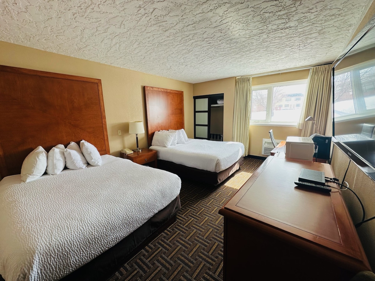 2 Queen Beds in Clean Warm Hotel