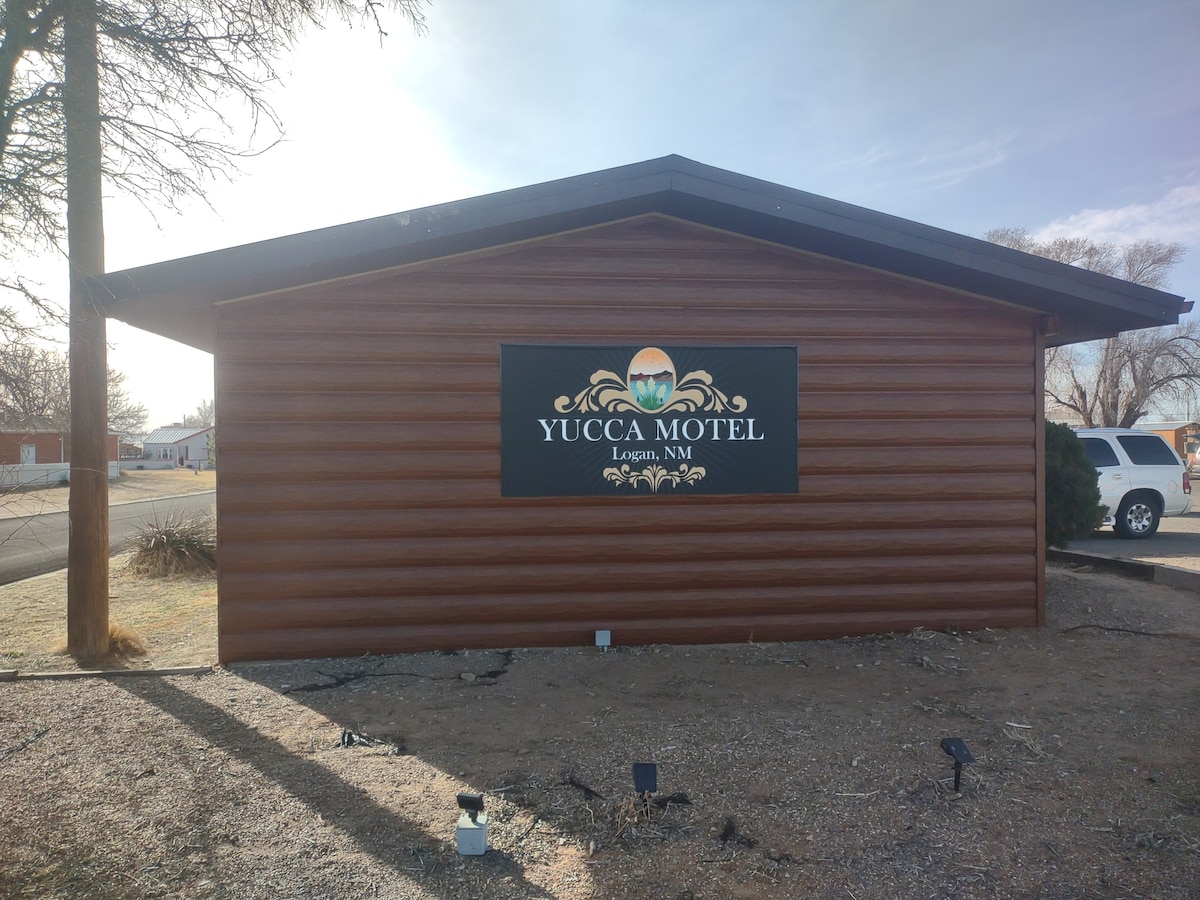 Deluxe 3-bed Motel Room, Suite 1, Yucca Motel