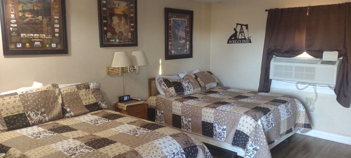 Deluxe 2-bed Motel Room, Suite 2, Yucca Motel