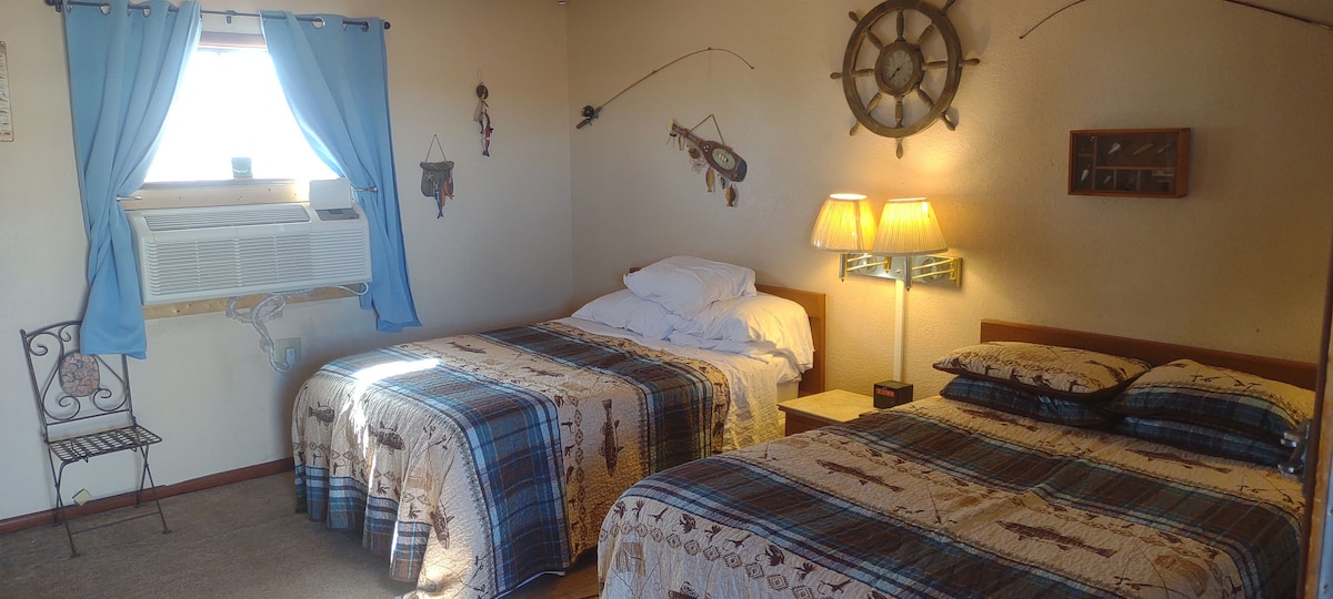 Deluxe 2-bed Motel Room, Suite 4, Yucca Motel