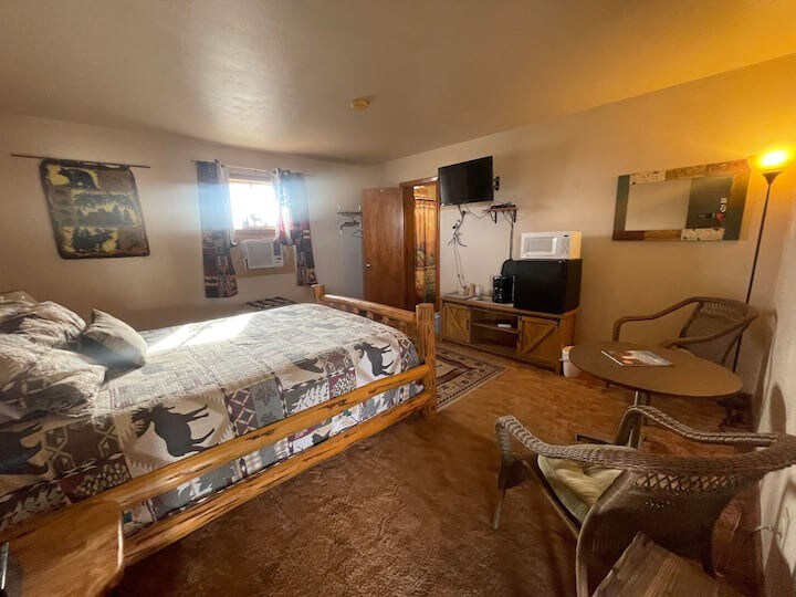 Deluxe Queen-bed Motel Room, Suite 6, Yucca Motel