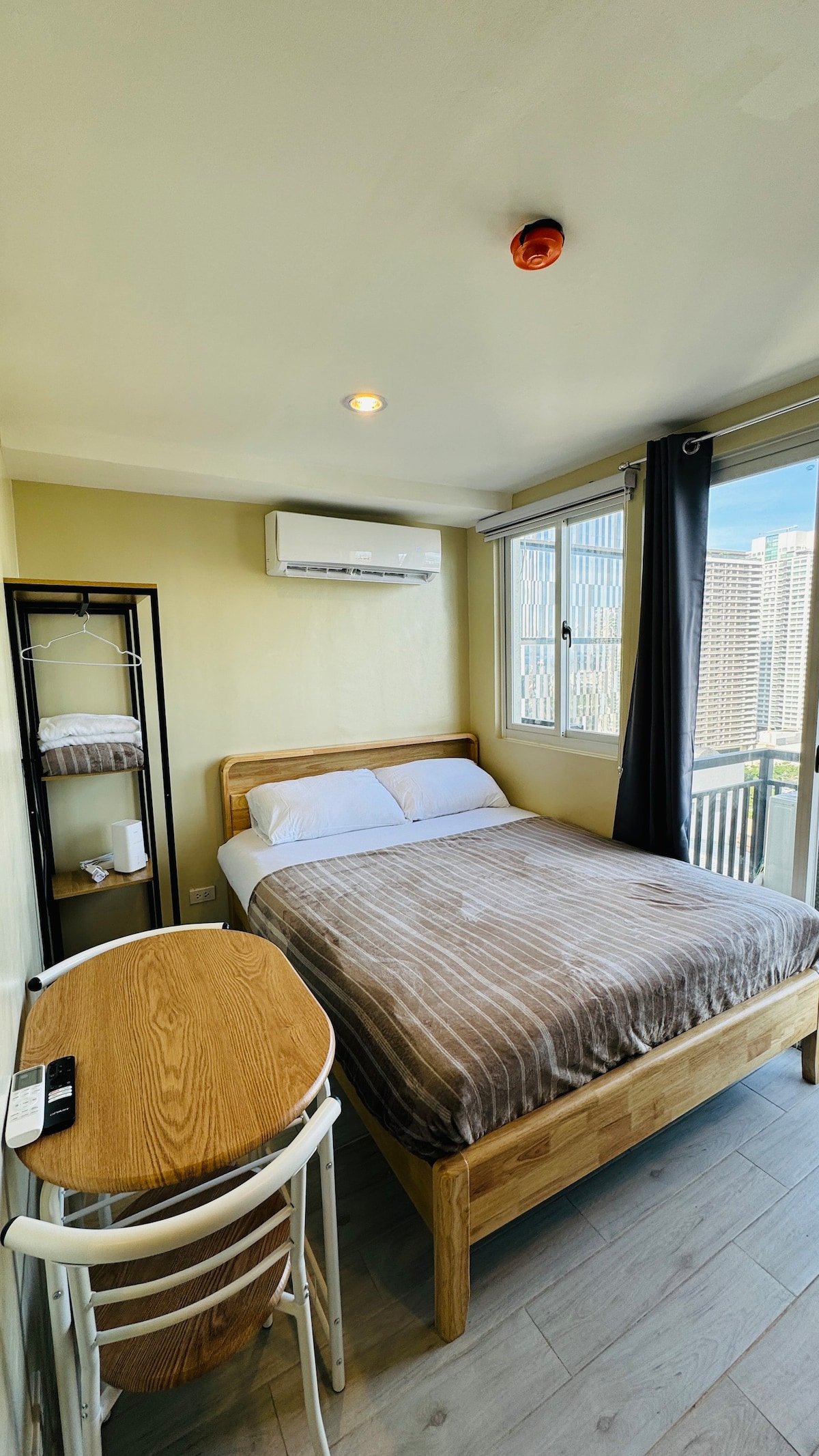 cozy room near ayala center 1904