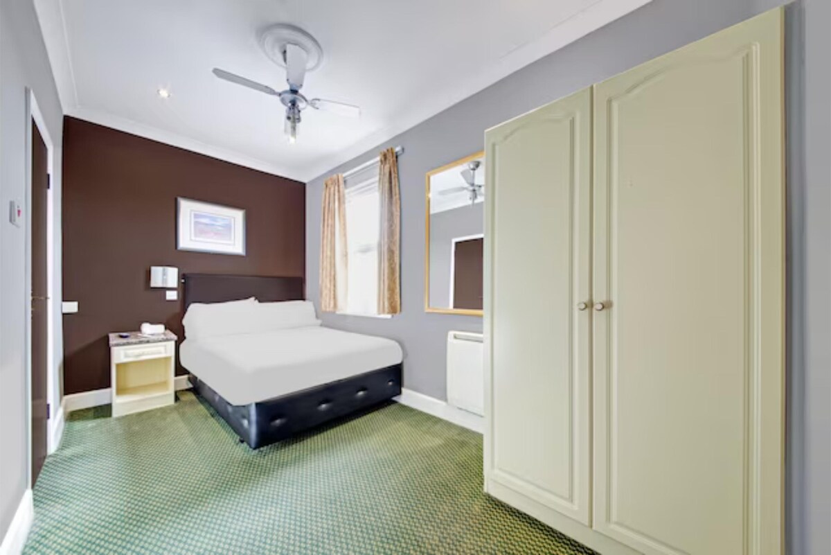Bostons Manor Hotel Standard Double Room
