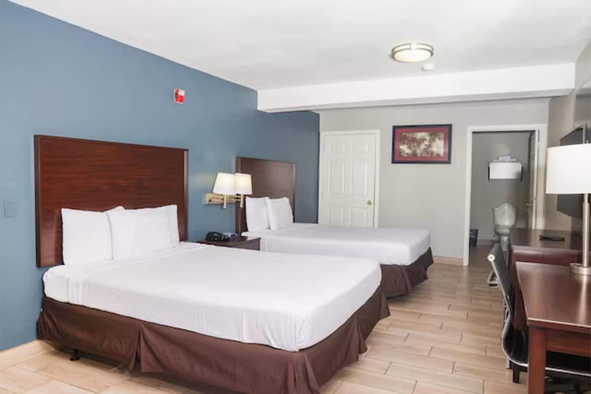 Hotel McAllen Airport South 2 Queen Bed Accessible