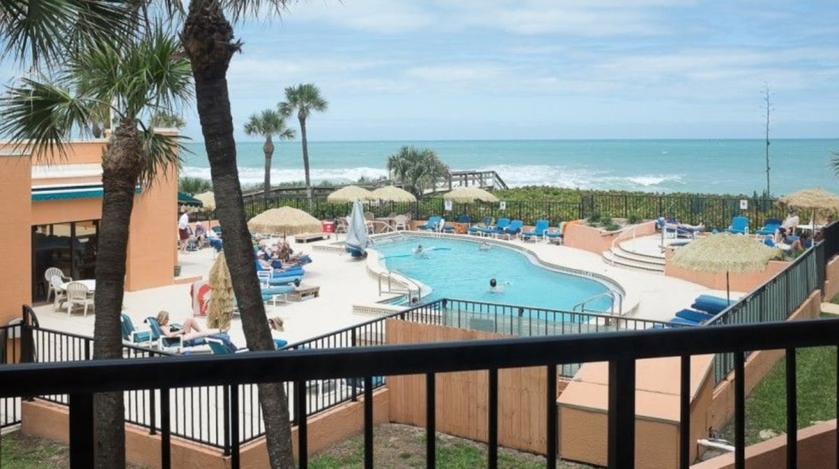 Ocean Front 2 Bedroom Condo Z433