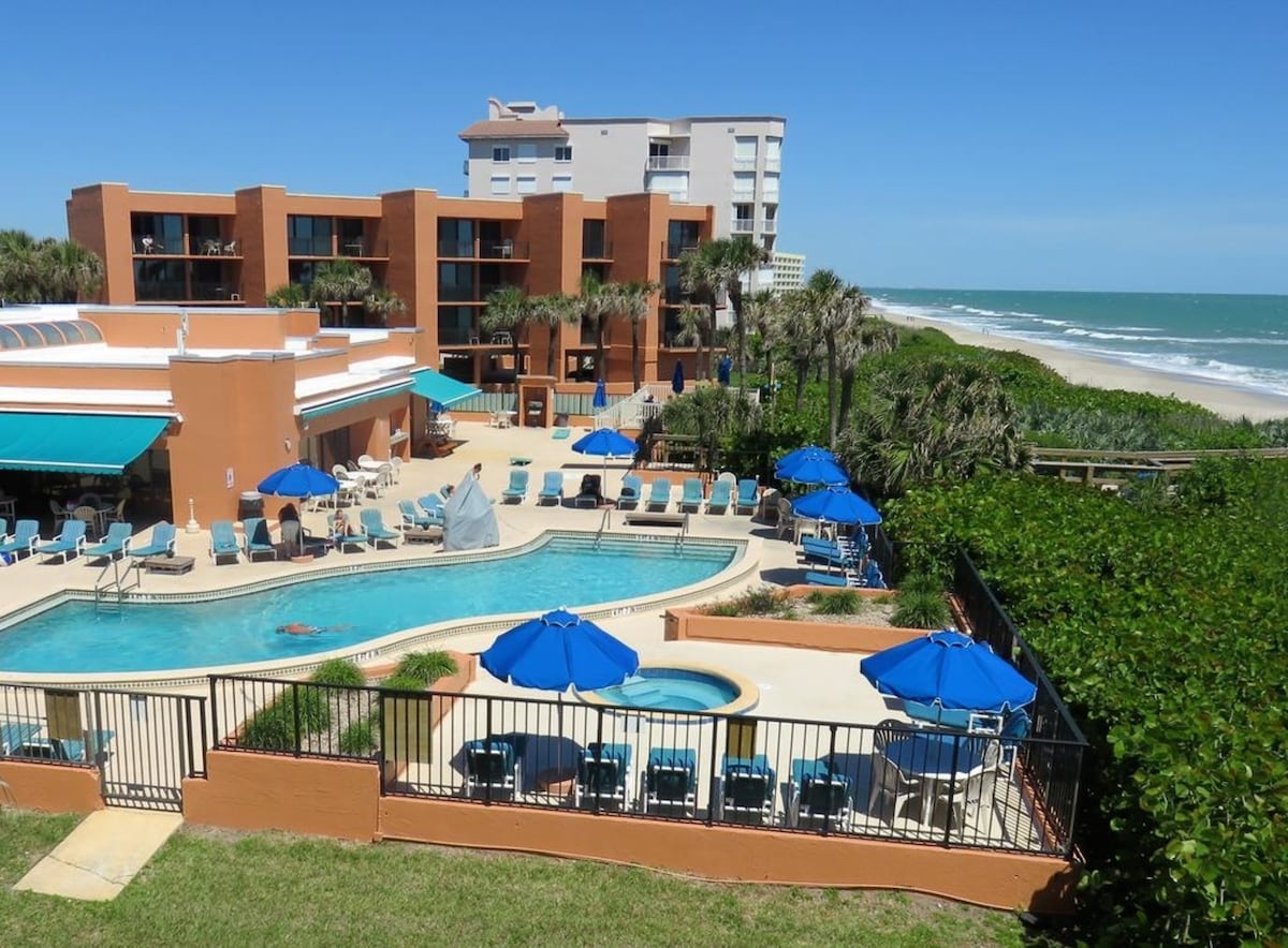 Ocean Front 2 Bedroom Condo Z433