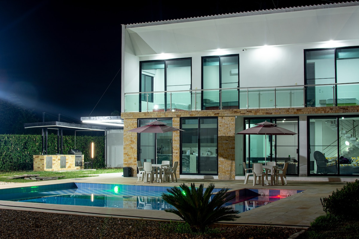 Hermosa casa con piscina privada