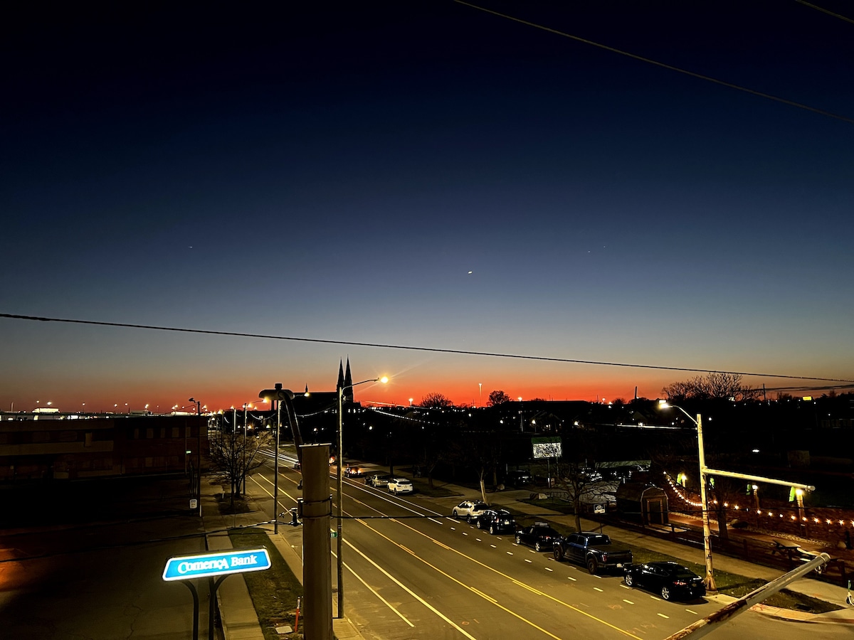 420 Friendly Loft Bridge View