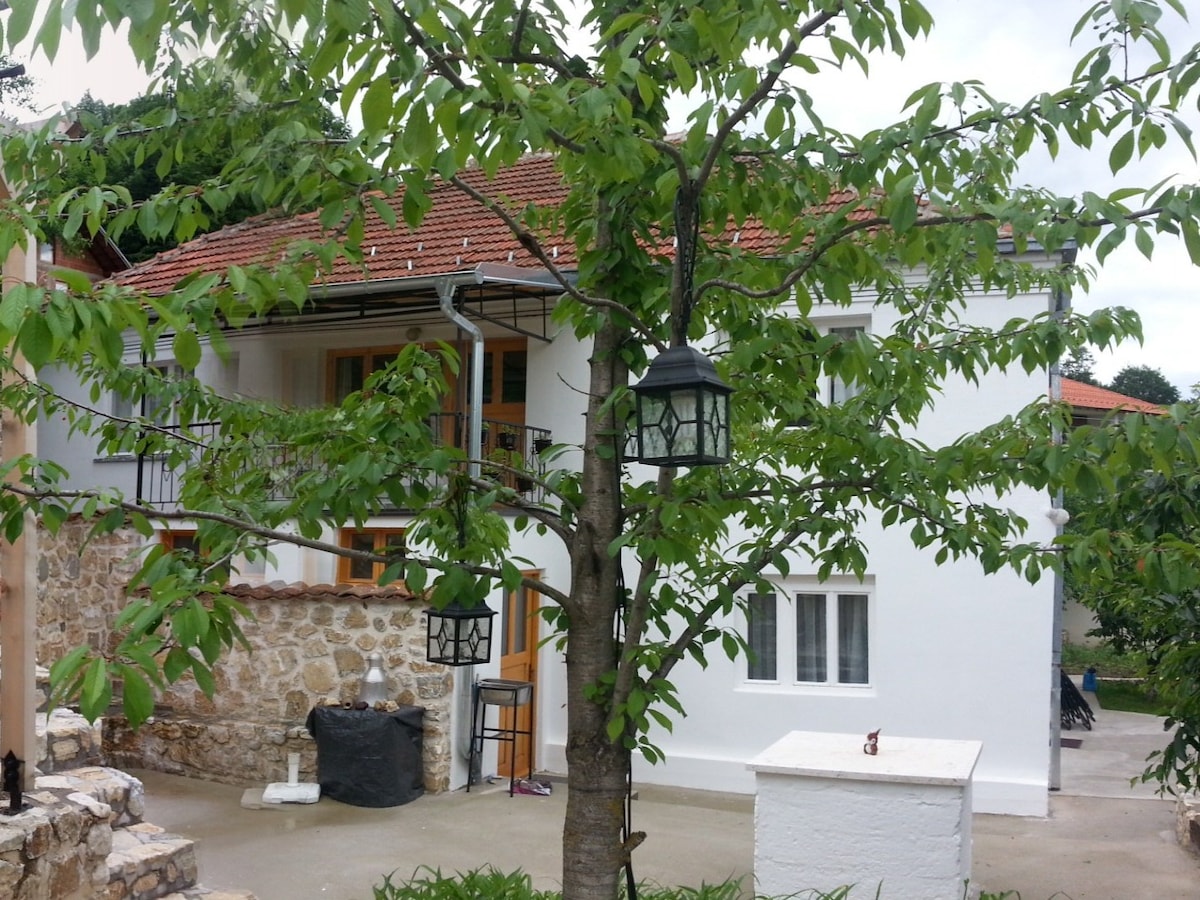 Hangjik - Runjeva's "Little Inn", Kosovo