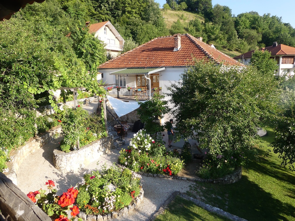 Hangjik - Runjeva's "Little Inn", Kosovo