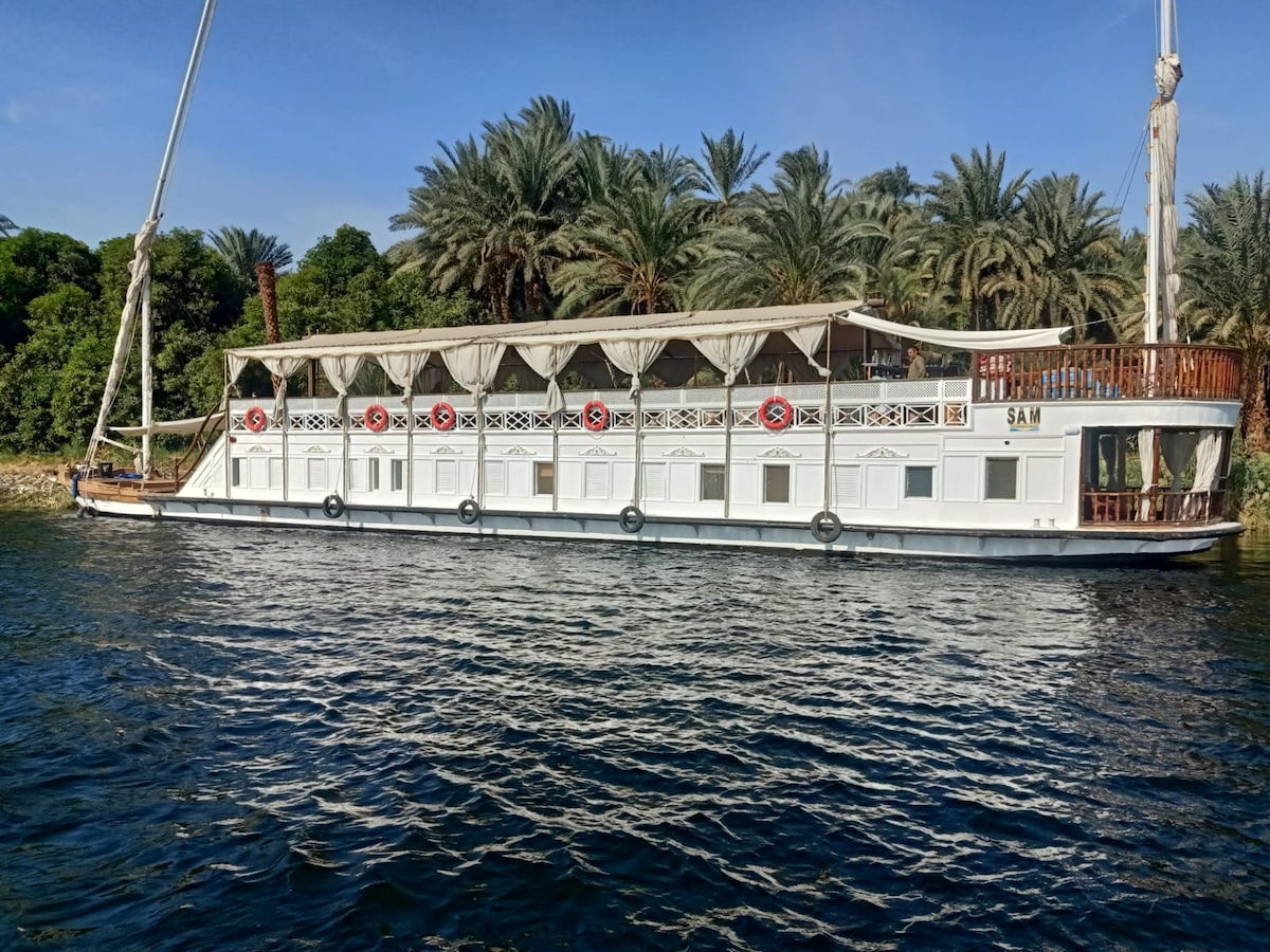 Unique Hotelboat in River Nile