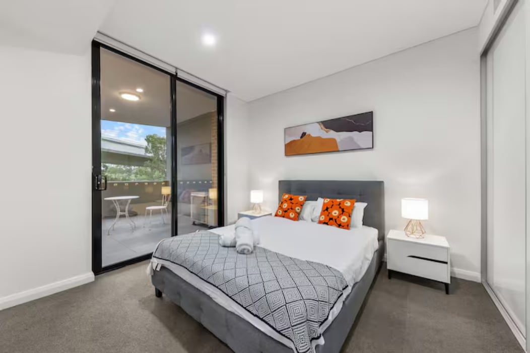 Cozy home suitable for three people @Rouse Hill
