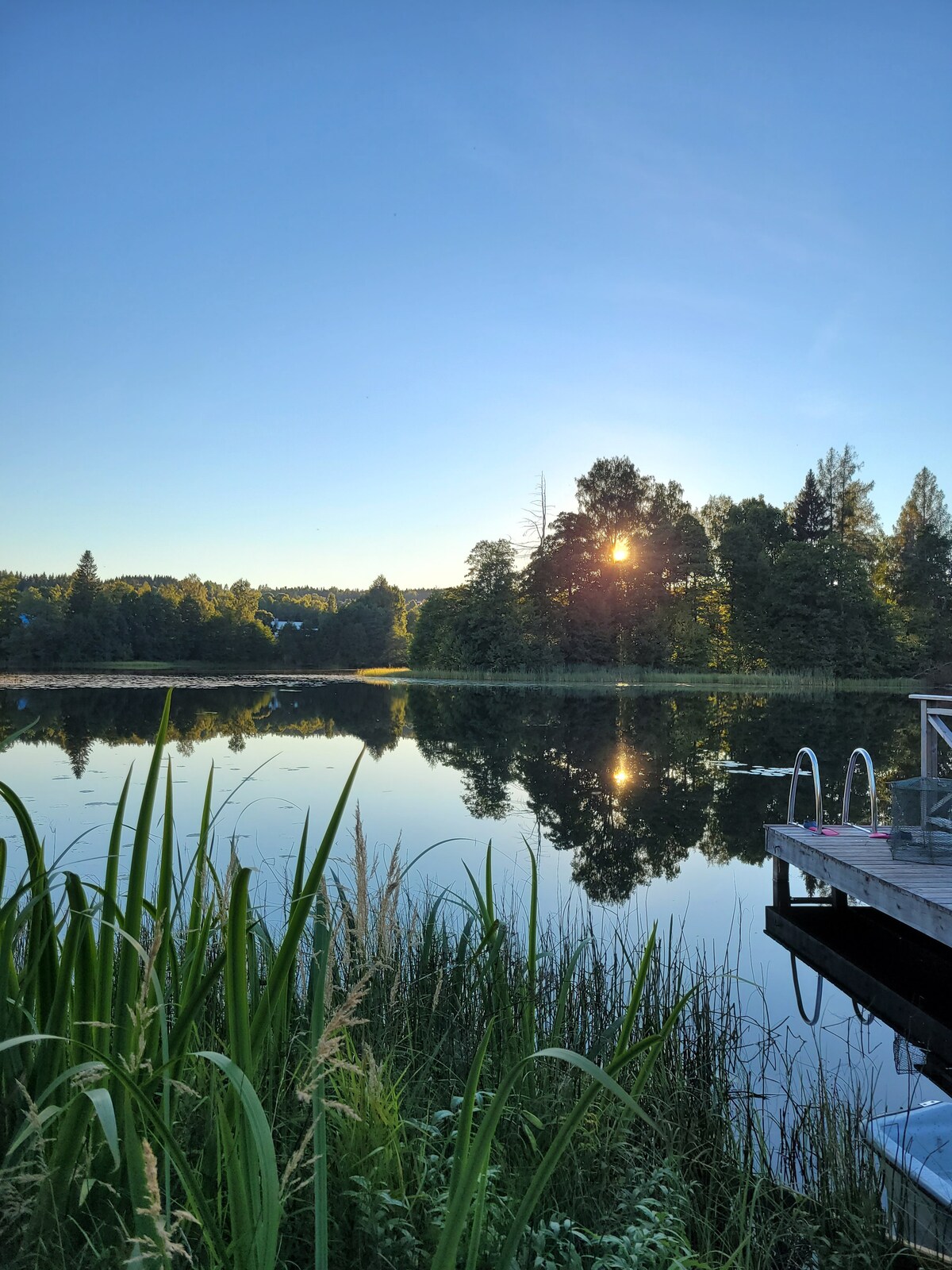 Modern enplansvilla med sjötomt