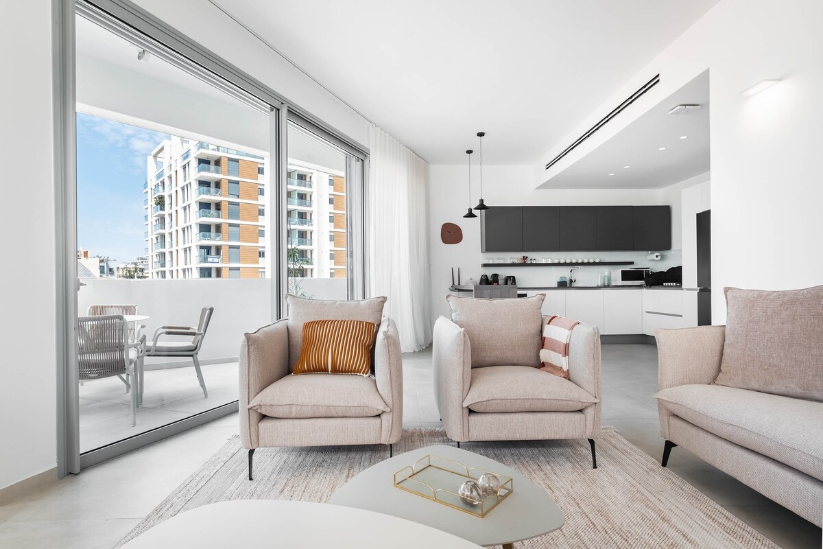 Lux 4BR Apt. Central TLV | Bright & Quiet