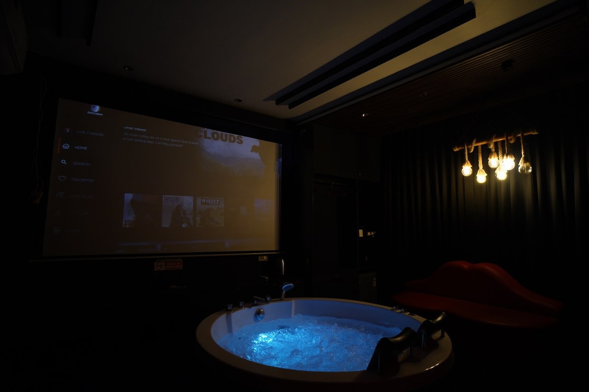 Red/black141+jacuzzi+projector