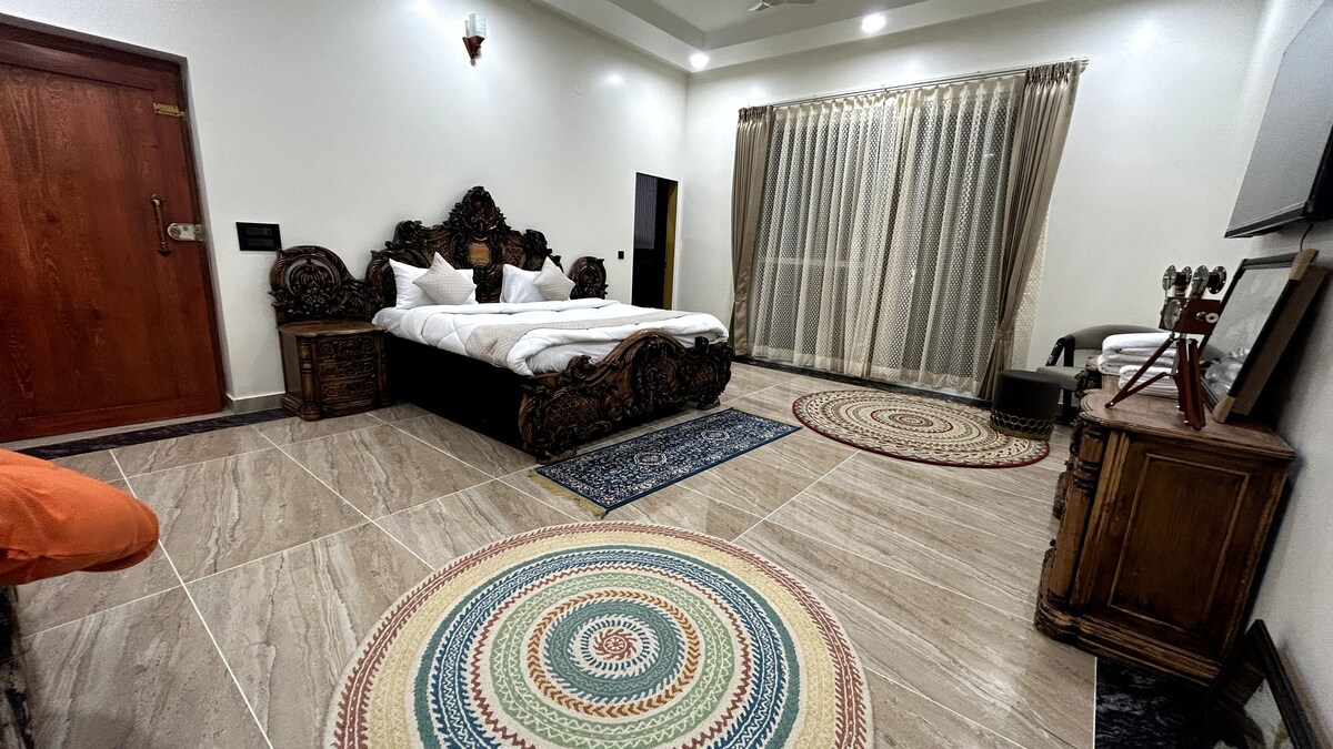 Modern 2 BD Pool Villa Jacuzzi Farm Stay in Jaipur