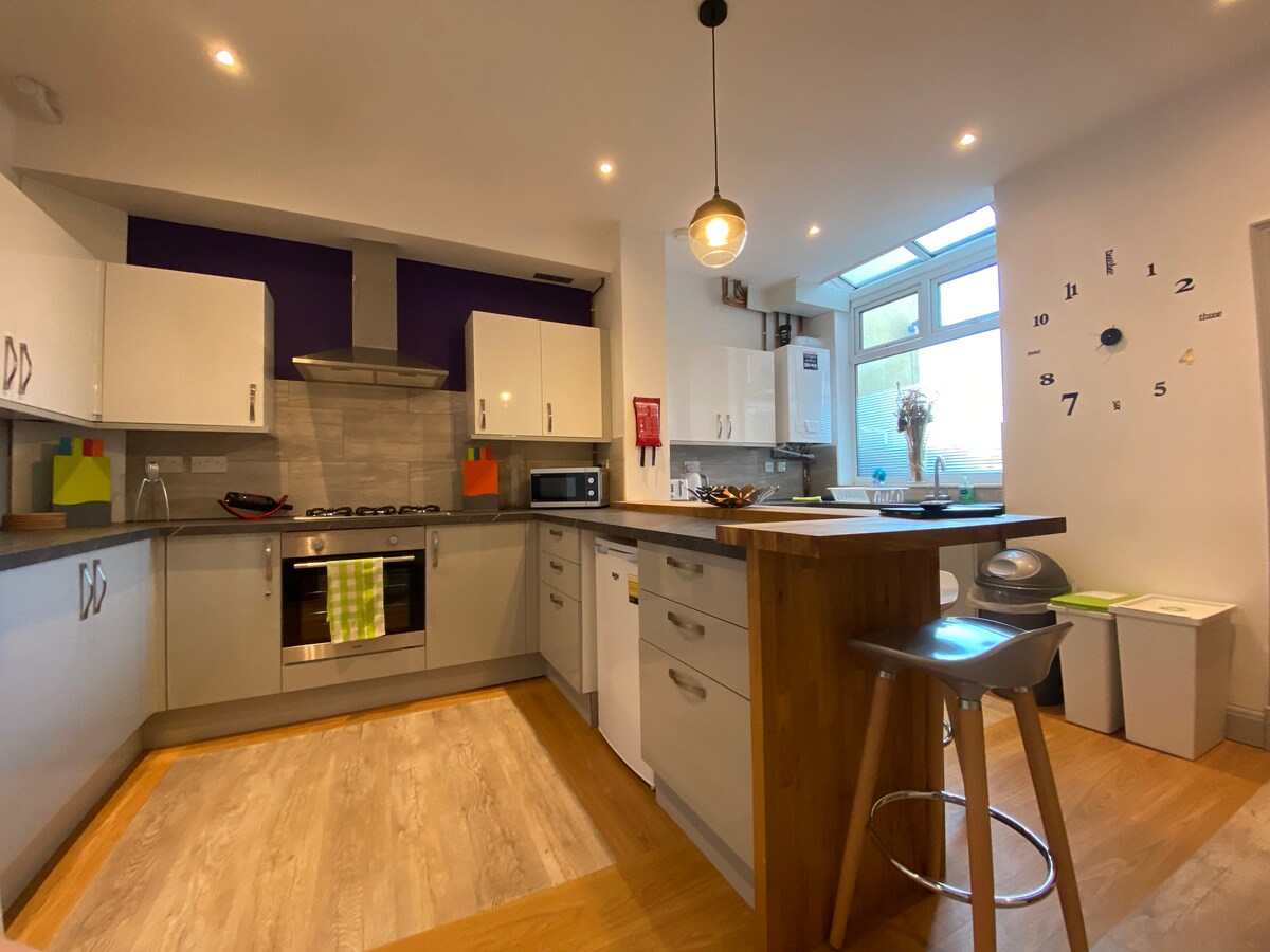 Co-living serviced house, room 5; 77 UW Crewe