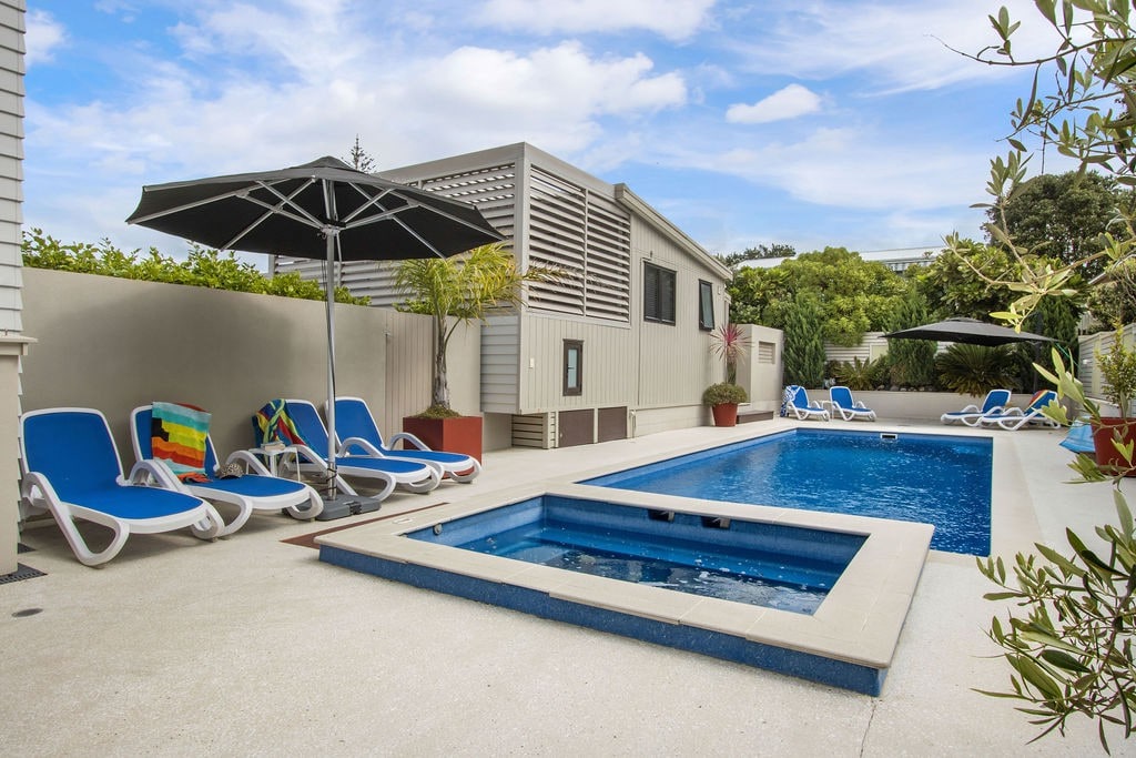 Te Mahana Cottage - pool & spa