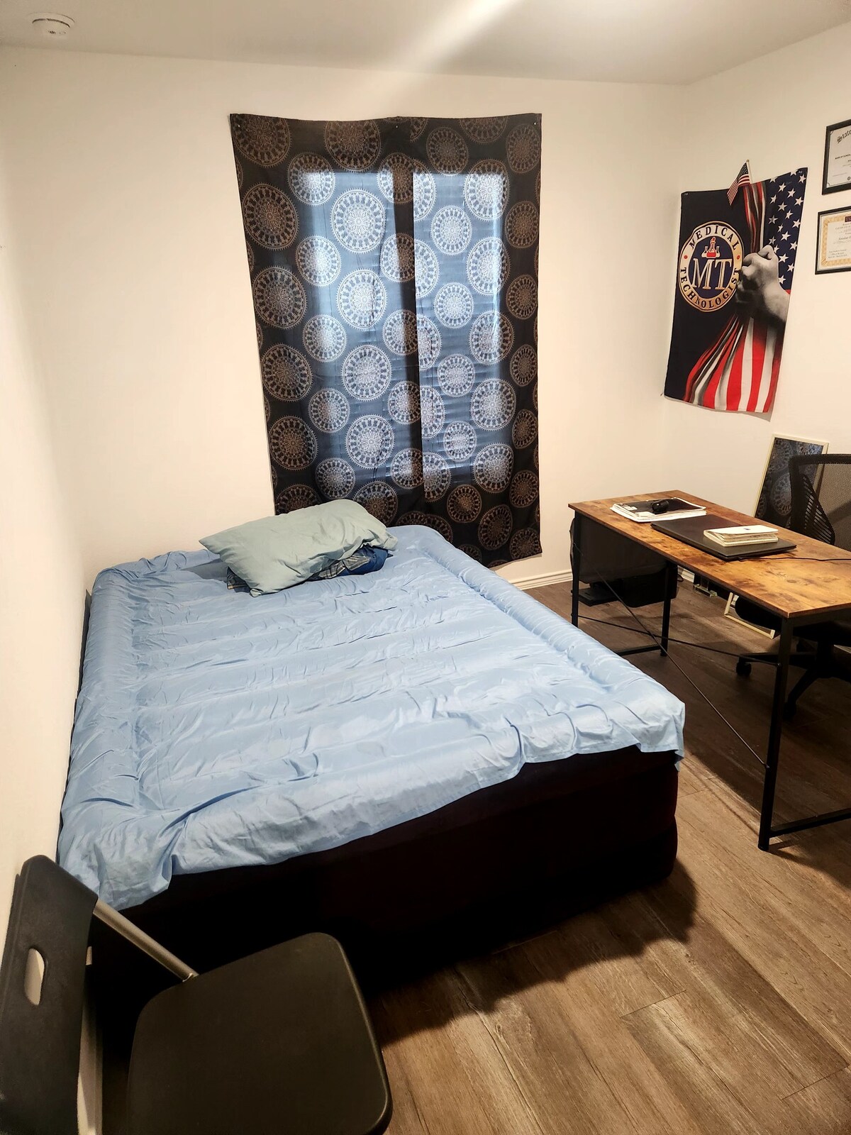 1 bedroom with shared restroom