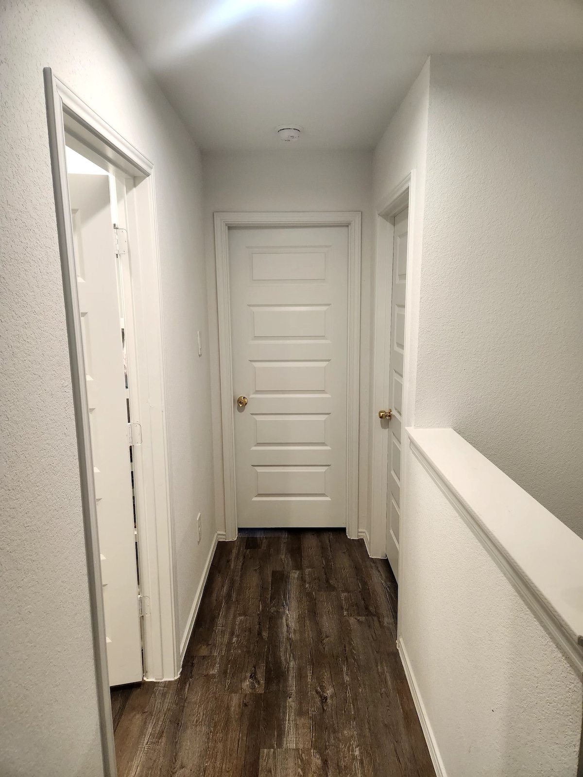 1 bedroom with shared restroom