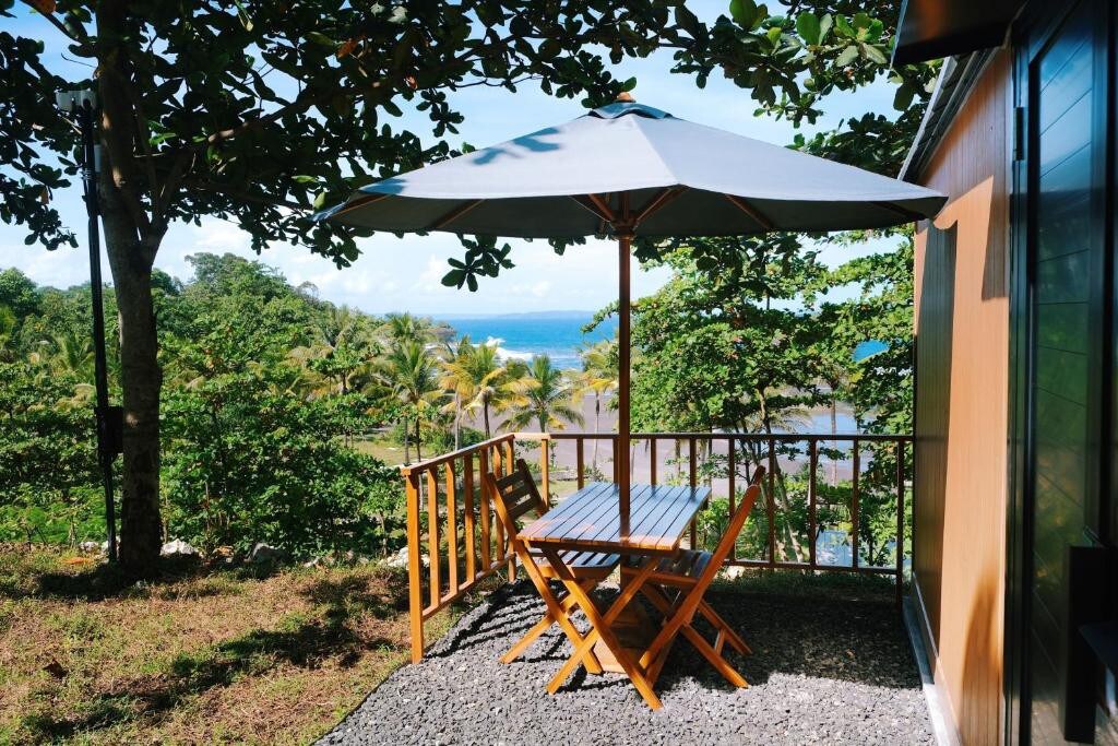 Beachfront Executive Cabin with Great View in Java