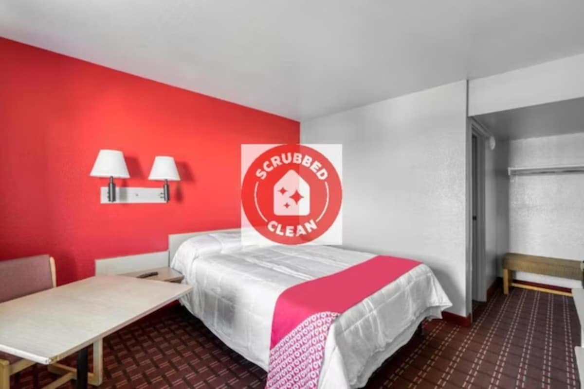 Hotel Houston Southwest I-69 Full Bed
