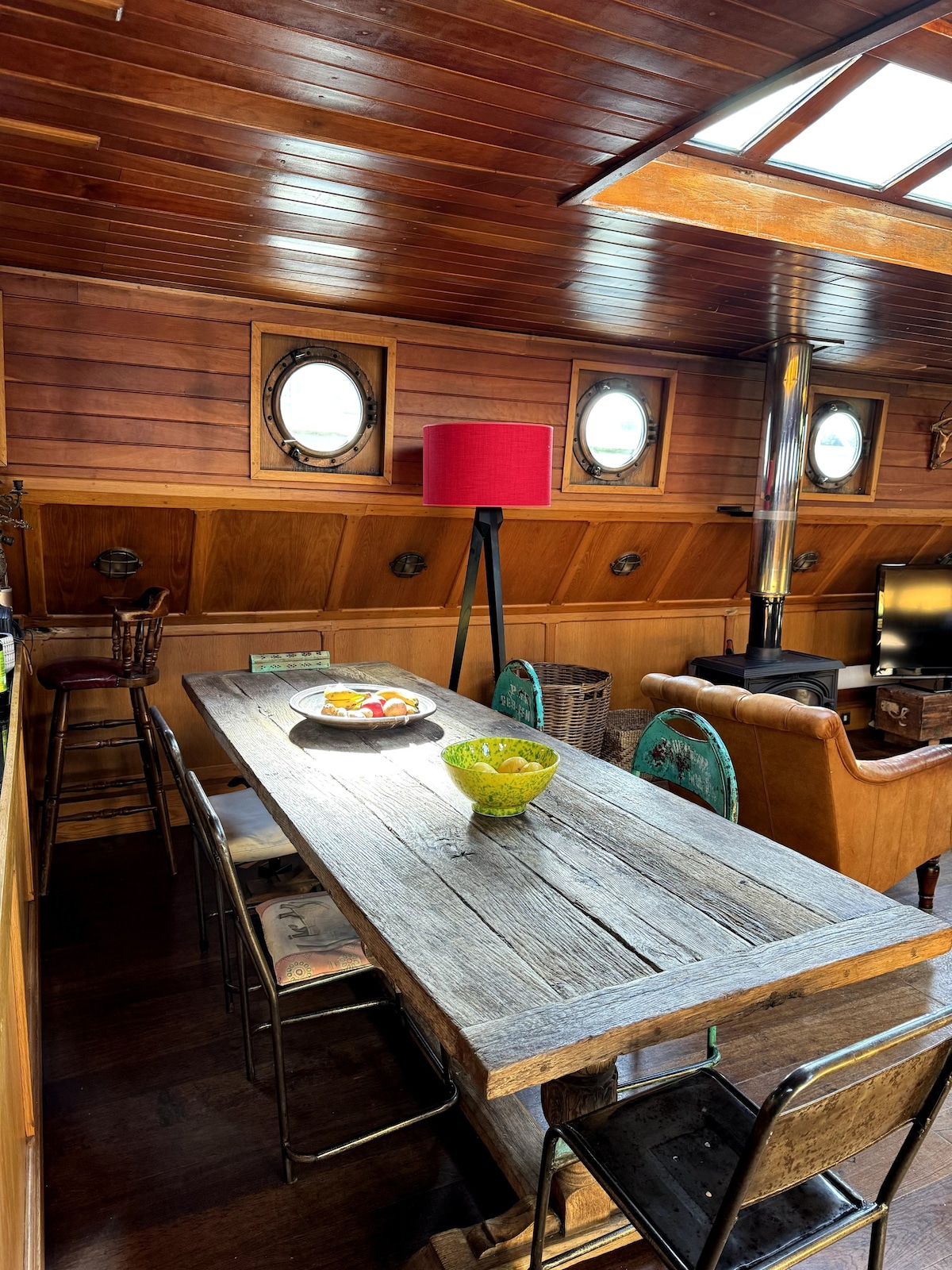 Chic Spacious House Boat West London