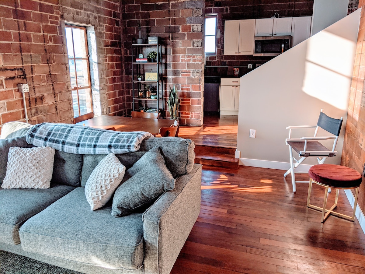 The Nelson Lofts Penthouse (2BR)