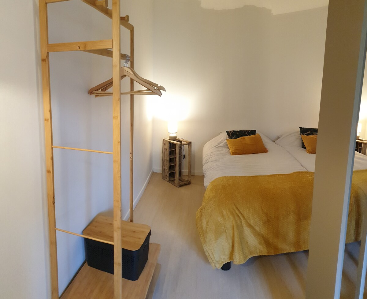 Gîte des compagnons的舒适单间公寓。