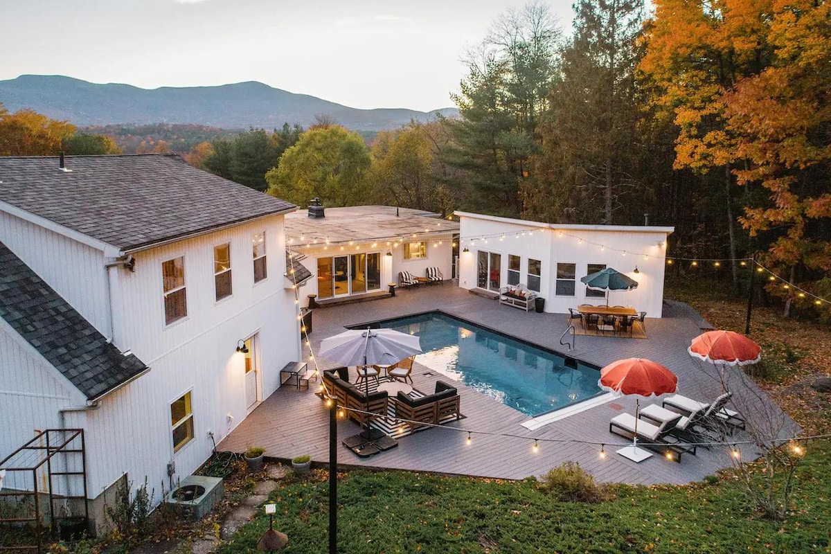 Heated Pool, Hot Tub & Mountain Views on 15 Acres!