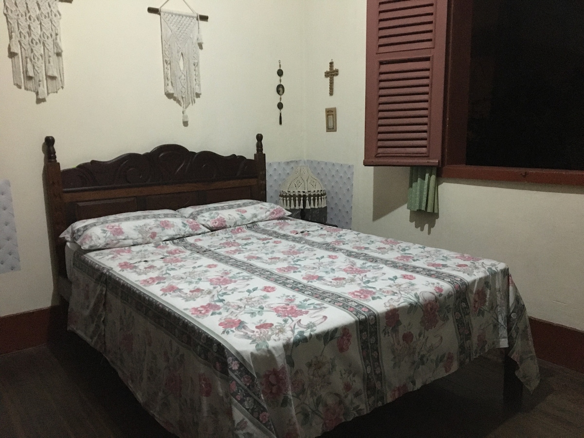 Quarto Cama Casal Dom. Martins