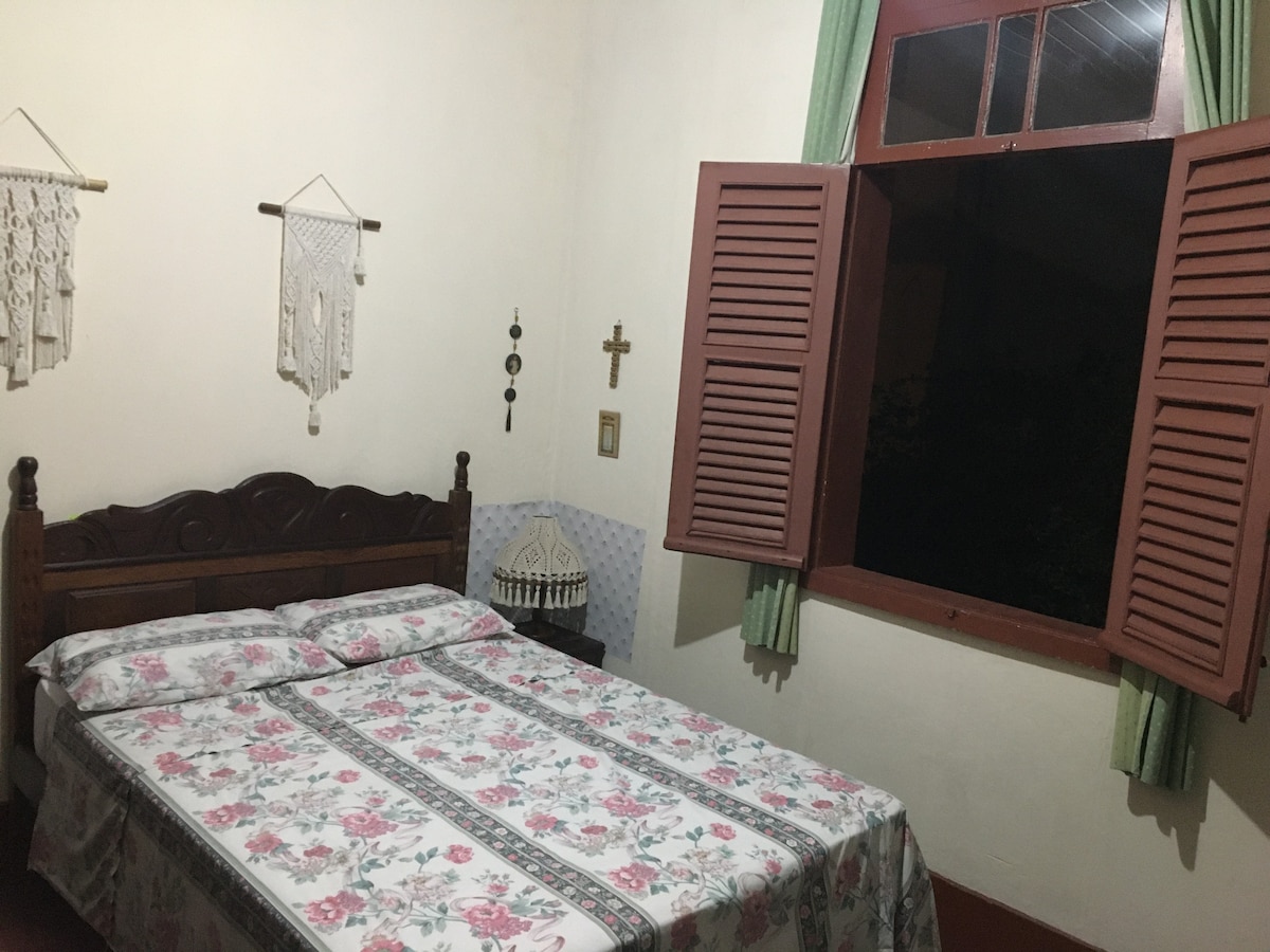 Quarto Cama Casal Dom. Martins