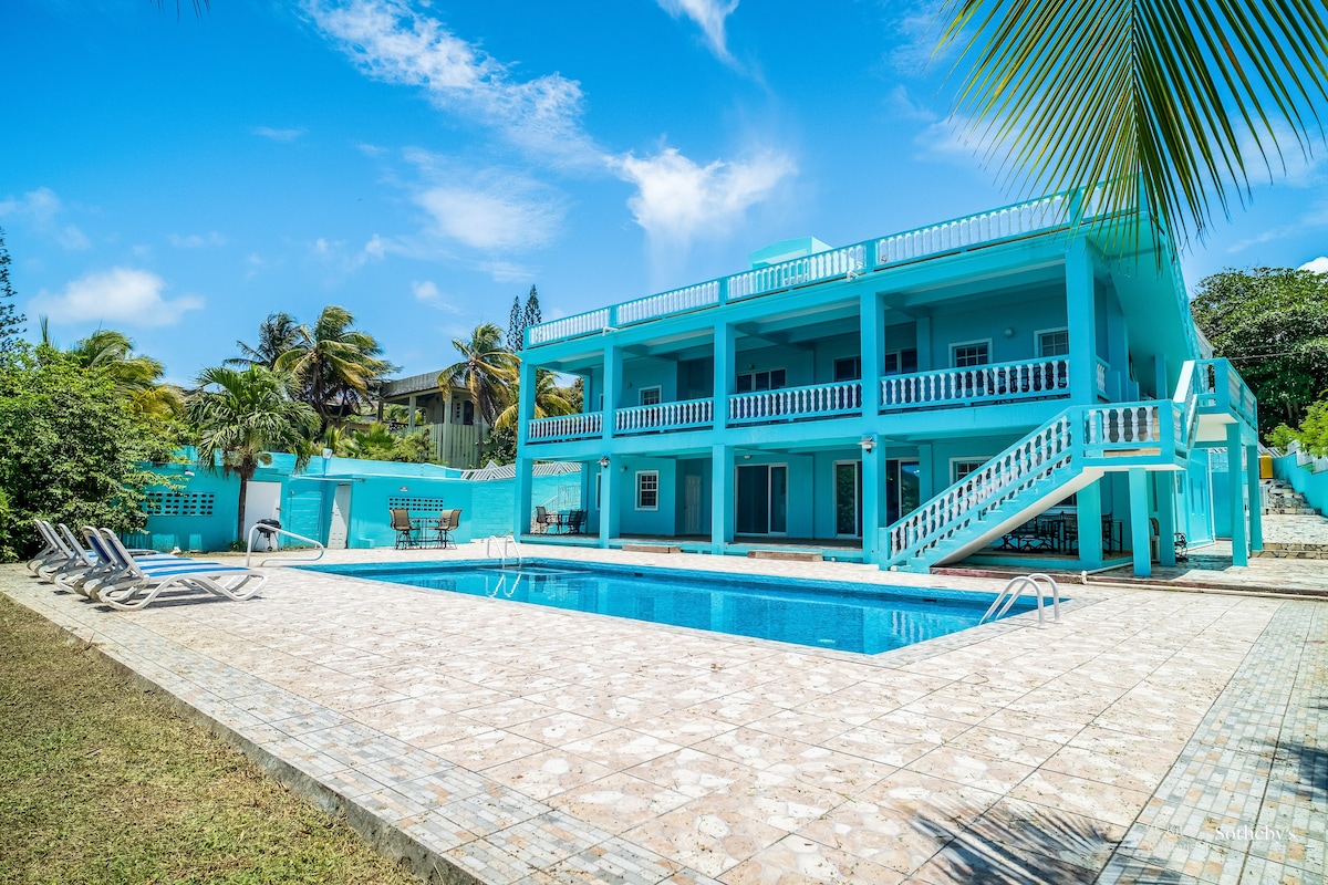 Blue House by the Golf Course