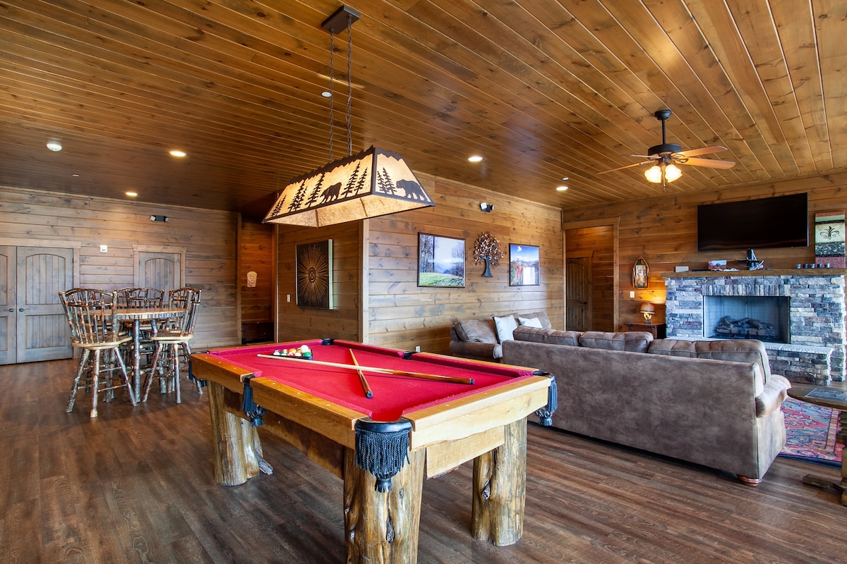 Majestic Overlook - Hot Tub, Theater & Pool Table!