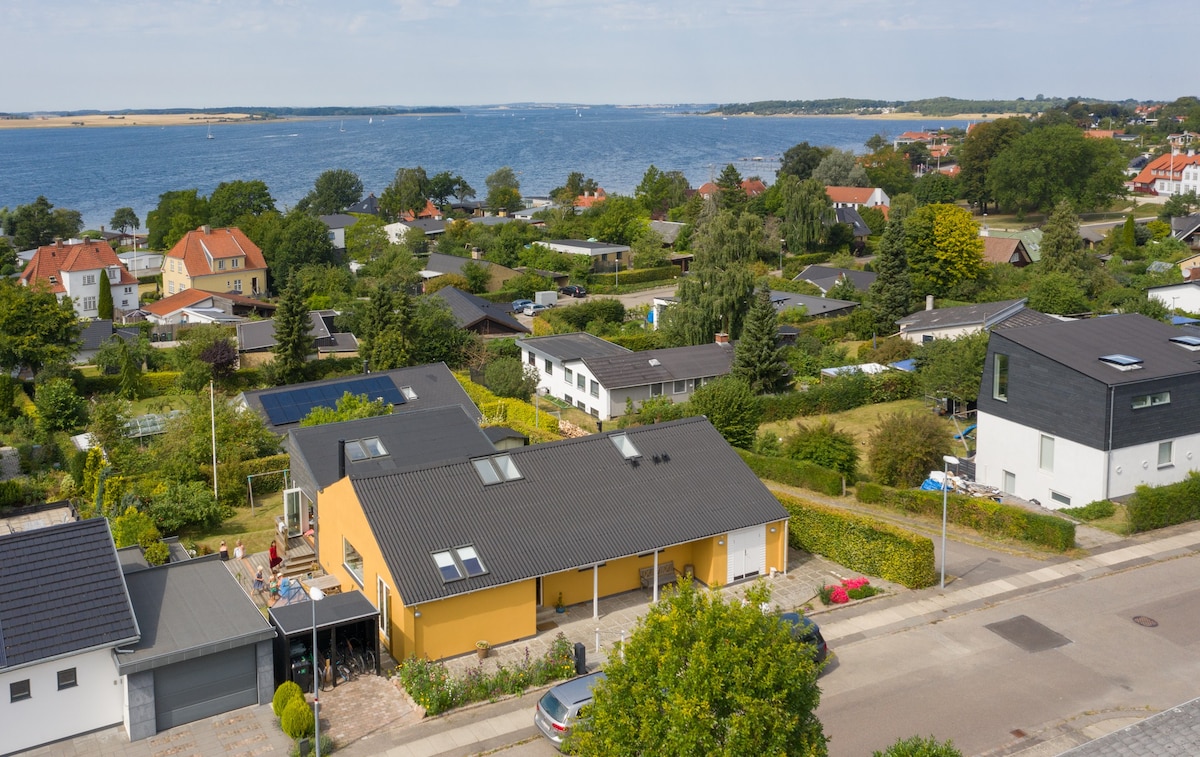 Familiehus med udsigt til Roskilde Fjord