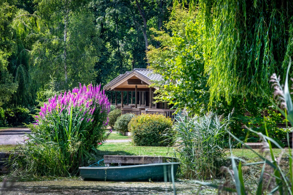 Willowbank Lodges - Kingfisher Lakeside Log Cabin