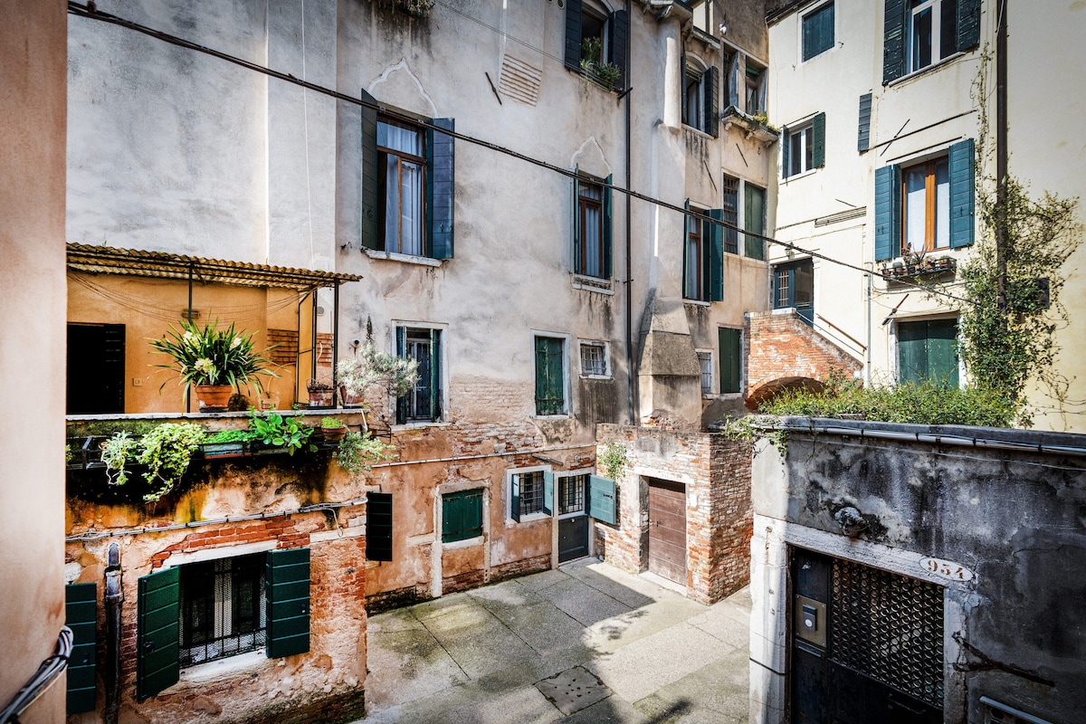 Intera Palazzina al centro di Venezia