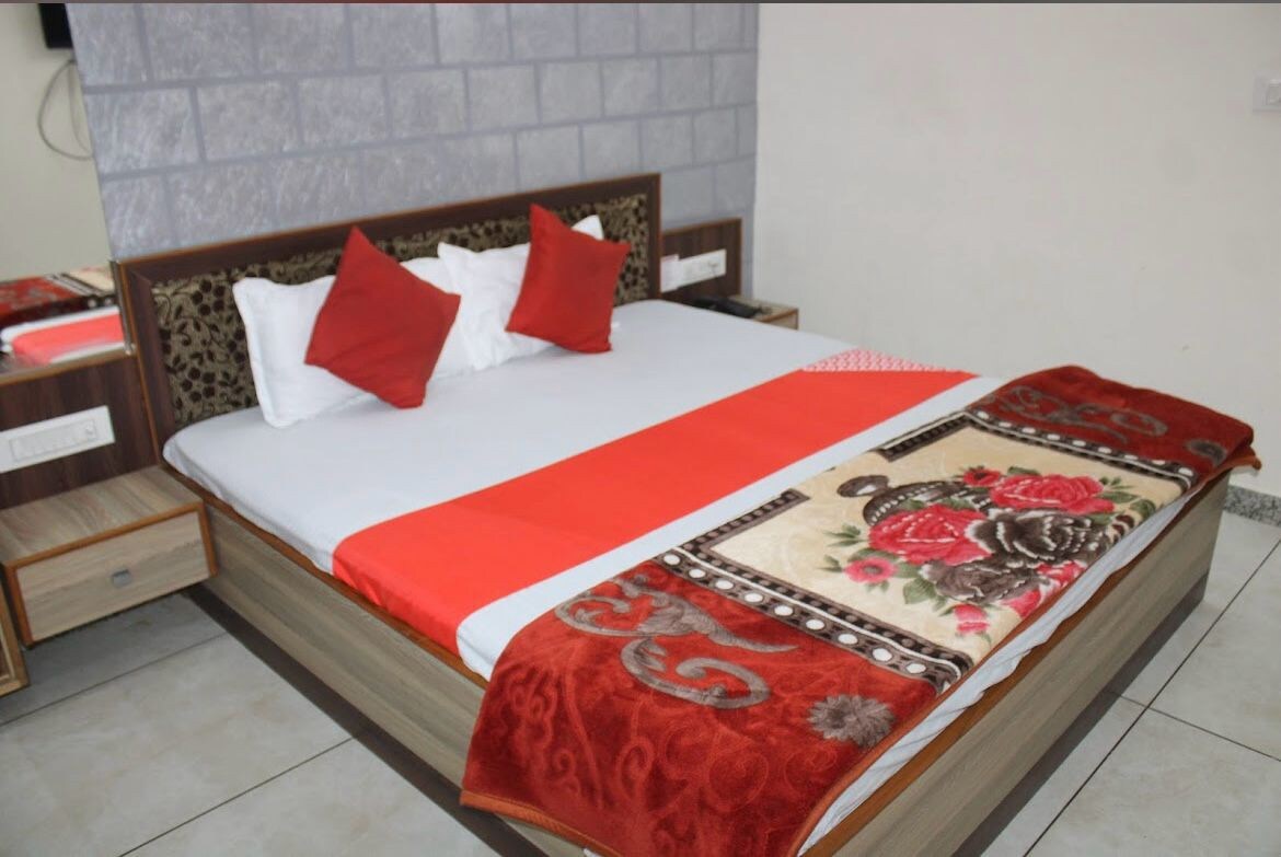 Hotel Satyam Palace Family Room