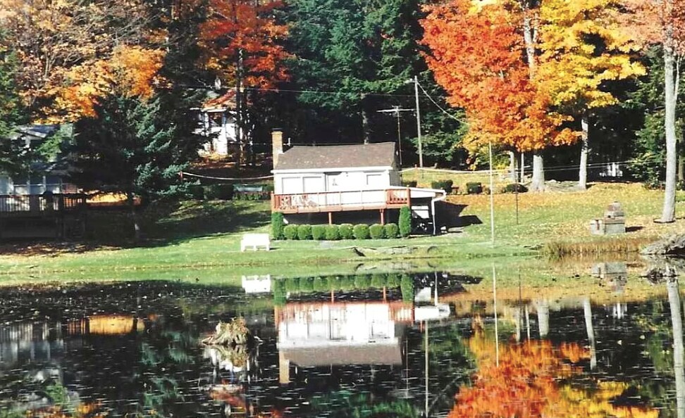 Quaint Deer Lake Cottage