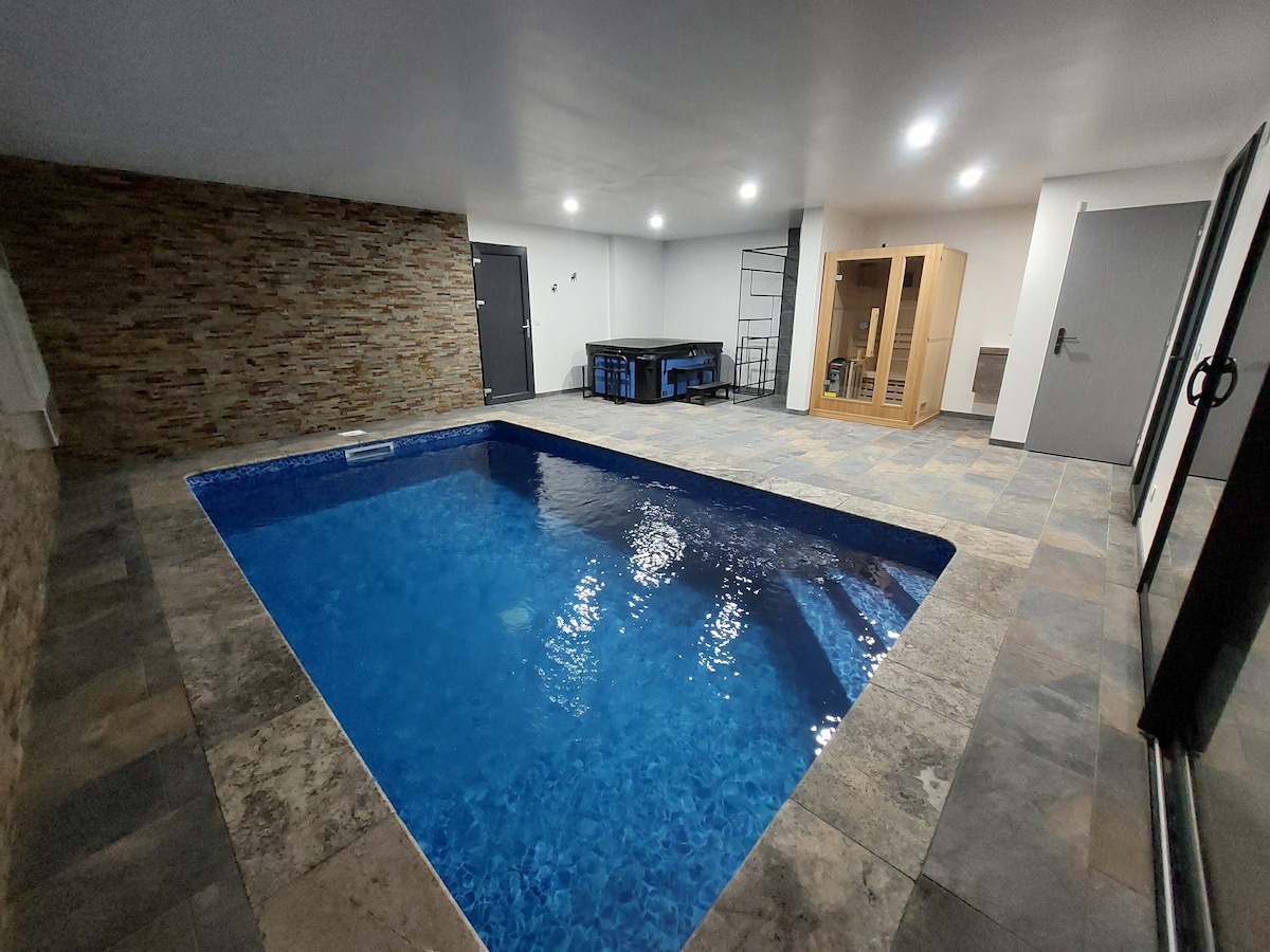 Gite luxe, piscine intérieure chauffée SPA & sauna