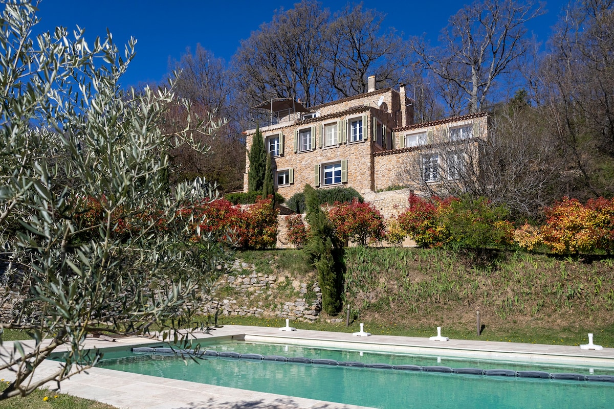 Bastide de charme dans la campagne Provençale