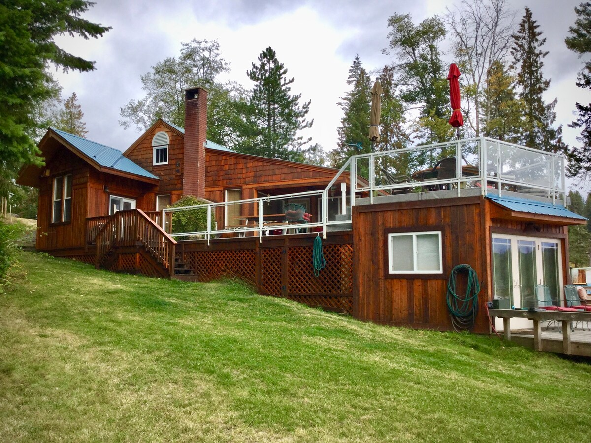 Garfield Bay Lakeside Lodge