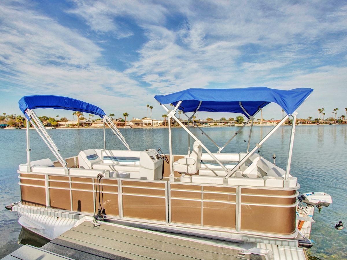 Buccaneers Paradise Lakefront with Boat