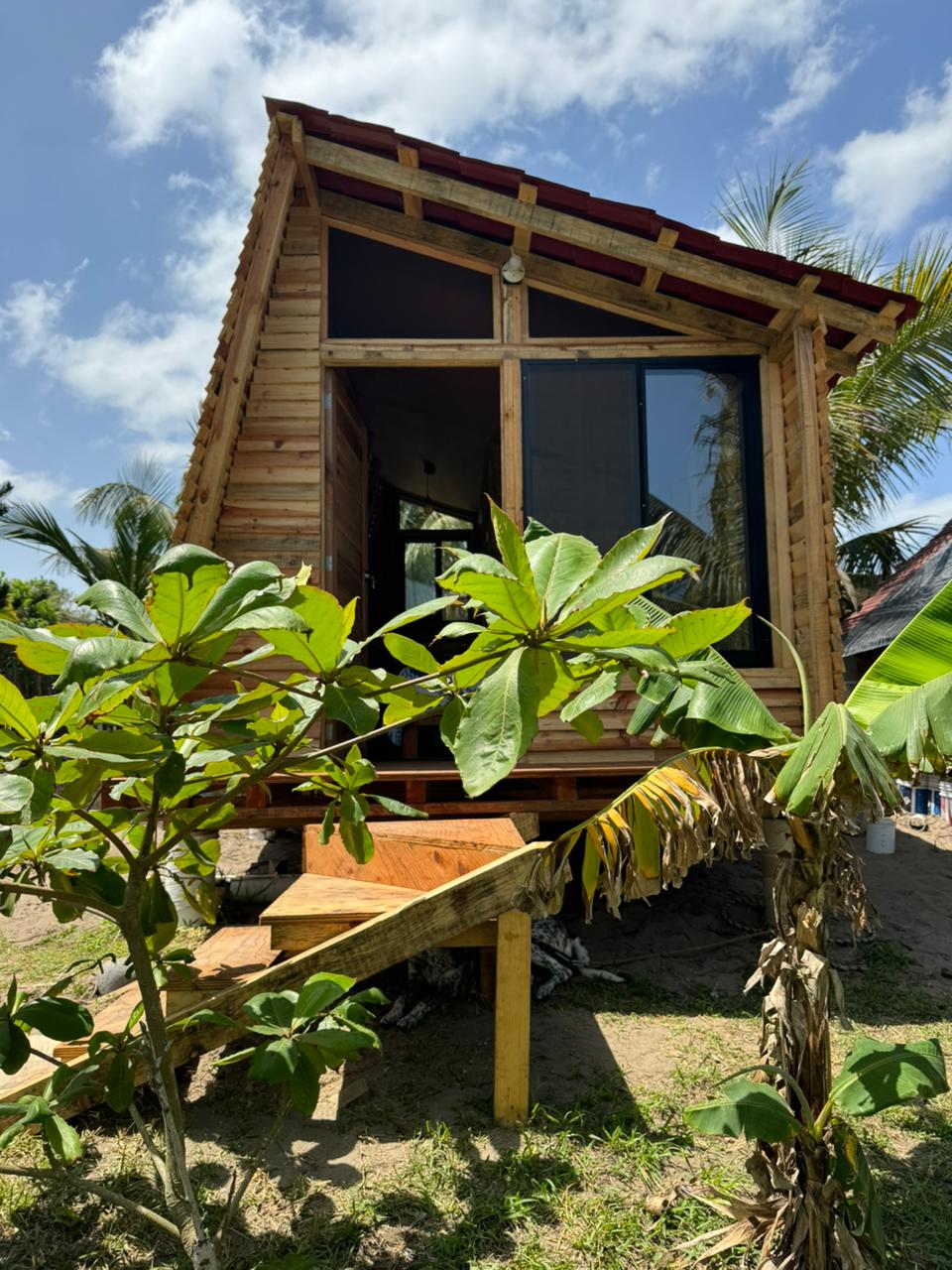 Cabaña Geométrica en la playa