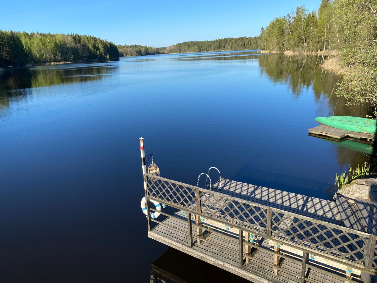 Rantamökki
puusauna, vene ja kanootti