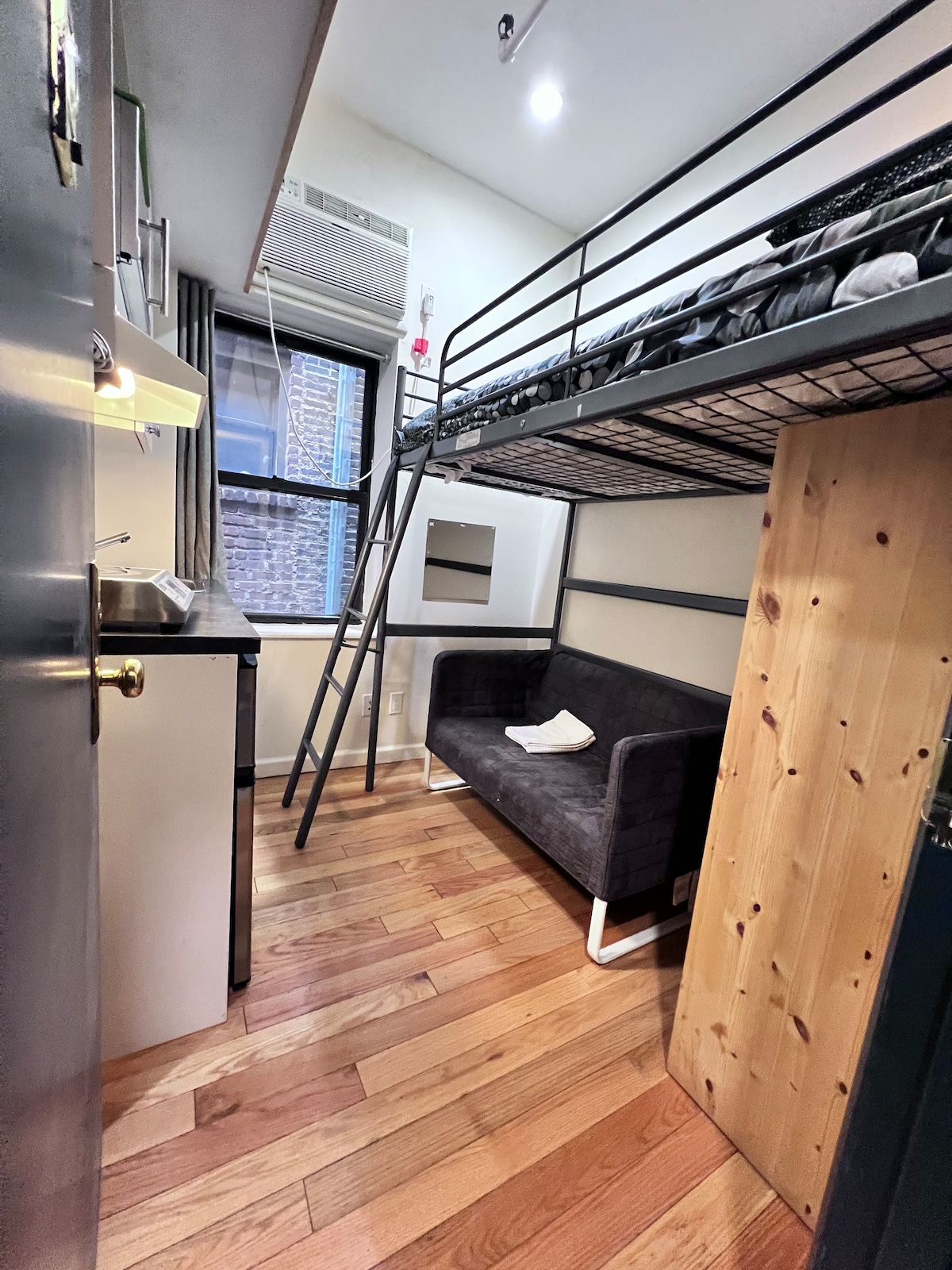 Tiny Private Studio in Times Square #505