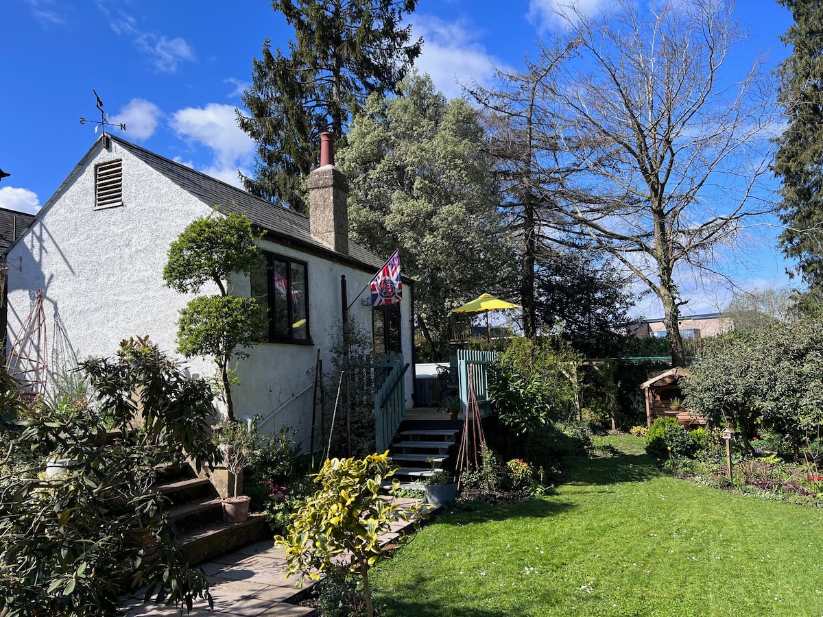 Cosy Cottage in a secret garden