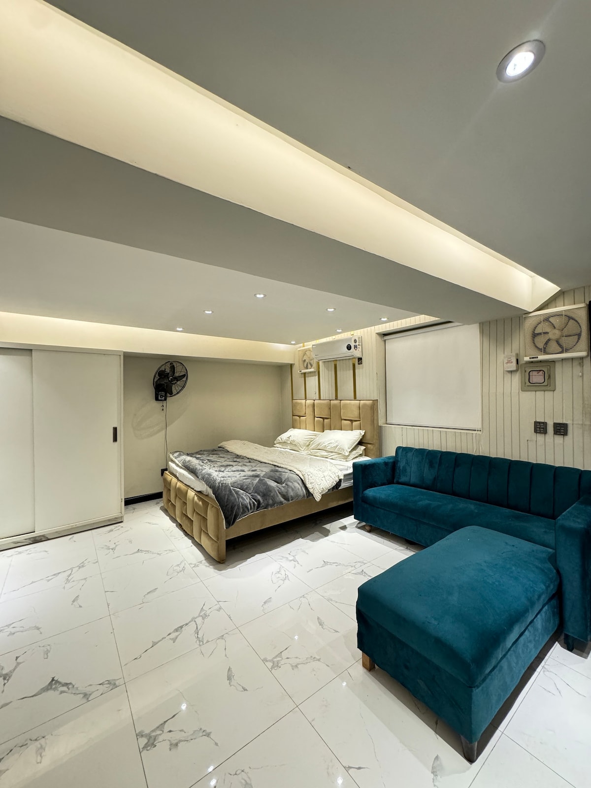 Luxury Studio apartment in F11