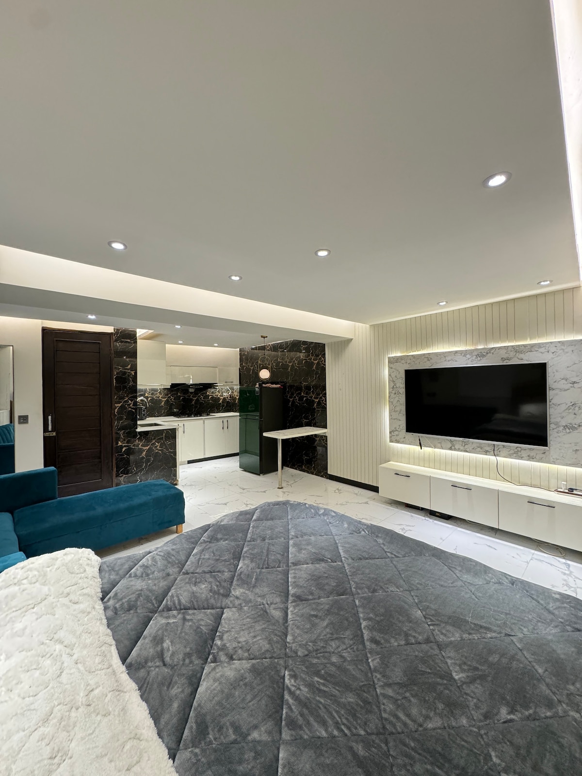 Luxury Studio apartment in F11